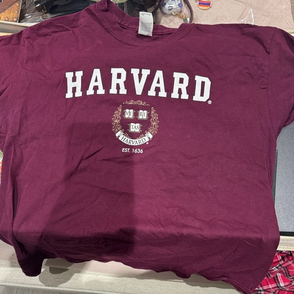 Harvard T-Shirt - Picture 1 of 3